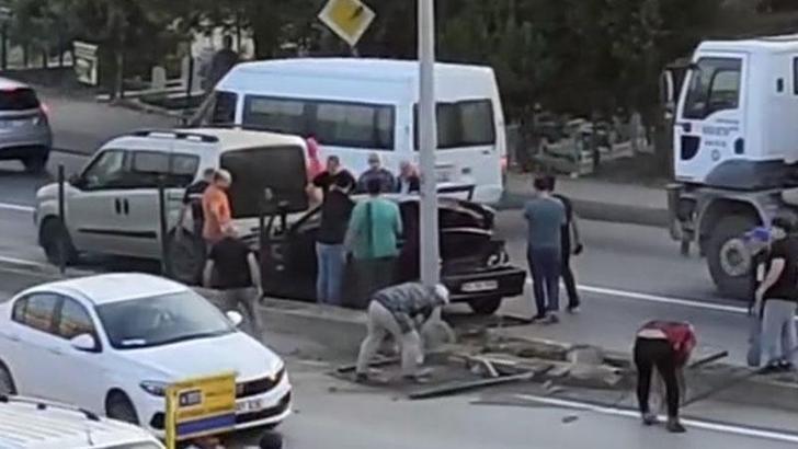 Bursa'da freni patlayan kamyon yoldan çıktı: 2 yaralı