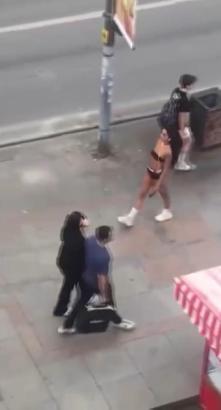 Kadıköy'de mayoyla gezen manken 'ahlak ve toplumsal değerler' ile ilgili kitap okuma şartıyla serbest