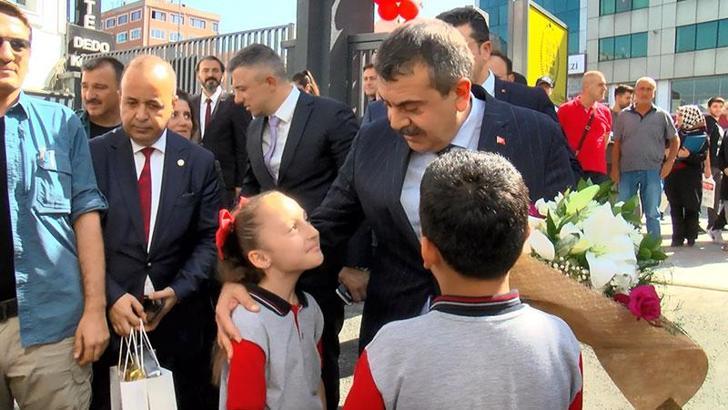 Bakan Tekin: Üç katı fiyatla okullarımıza su satan belediyeler var