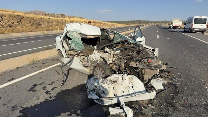 Elazığ’da otomobil kamyonete arkadan çarptı: 1 ölü, 1 yaralı