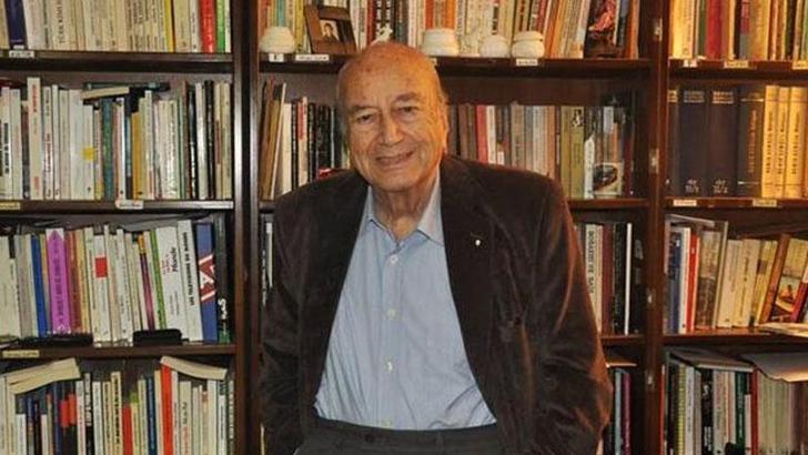 Gazeteci yazar Hıfzı Topuz hayatını kaybetti