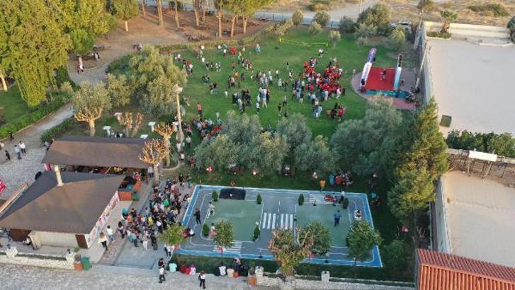 Bergama'da cafe ve çocuk trafik parkı açıldı