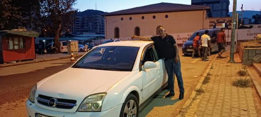 Gaziantep’te, park halindeki otomobile yorgun mermi isabet etti