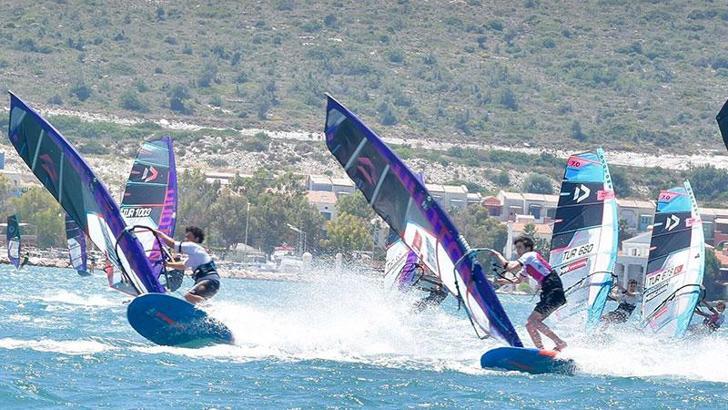Alaçatı Wind Fest'te Alaçatı'nın rüzgarı çocuk ve gençler için esmeye devam ediyor