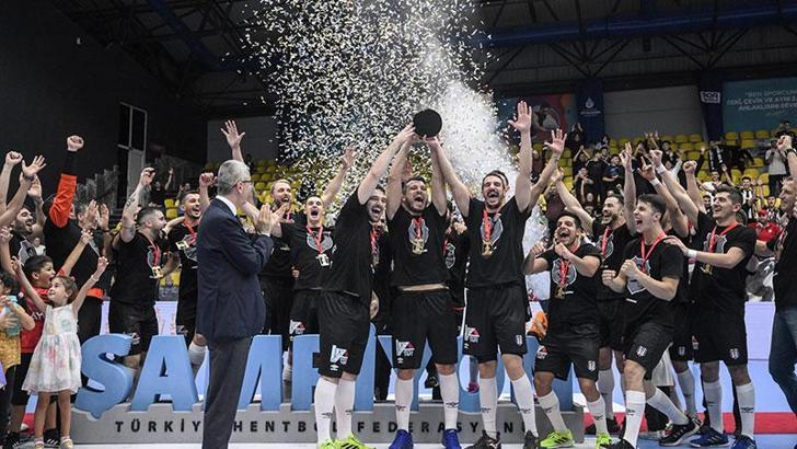 Şampiyon Beşiktaş kupasına kavuştu