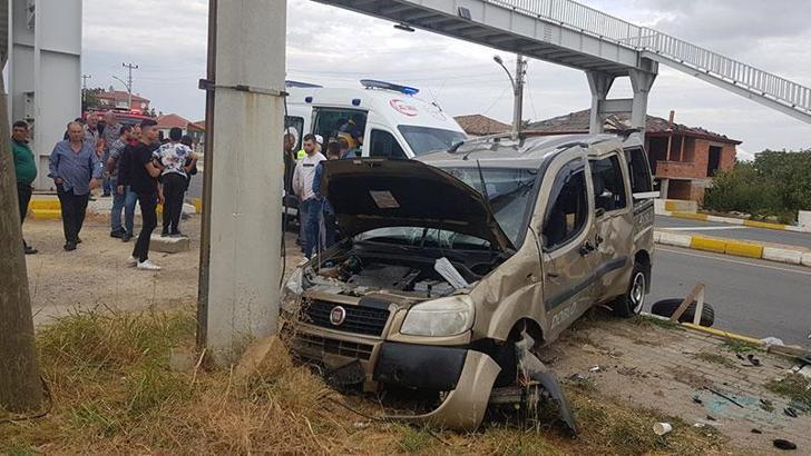 Yağış nedeniyle kayganlaÅŸan yolda kaza; sürücü ve eÅŸi yaralandı