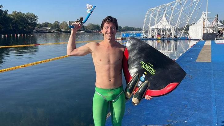 Derin Toparlak, Paletli Yüzme Dünya Şampiyonası'nda altın madalya kazandı