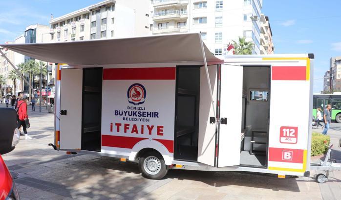 İtfaiye Haftası'nda afetlerde büyük ihtiyaç duyulan yataklı mobil ünitelerini tanıttılar