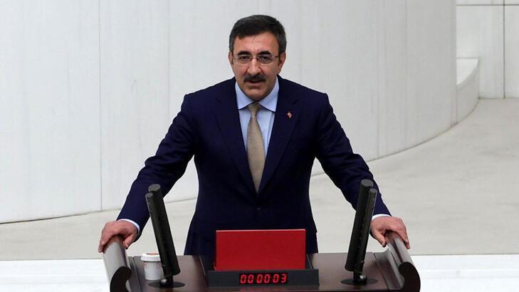 Cumhurbaşkanı Yardımcısı Yılmaz: Sayın Cumhurbaşkanımızı hedef alan saldırıyı lanetliyorum