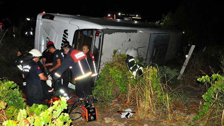 Otobüs kazasında 15 yaralıdan 13'ü taburcu; hamile kadın ile eşi tedavi altında