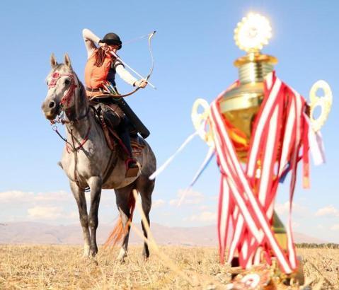 Ayşe Melek öğretmen, judodan sonra Atlı Okçuluk Milli Takımı'na da seçildi