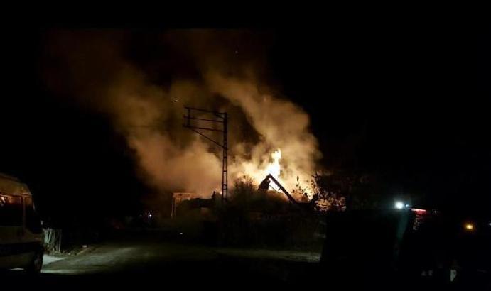 Karabük'te ilçe başkanı ve 3 kişinin samanlıkları yandı