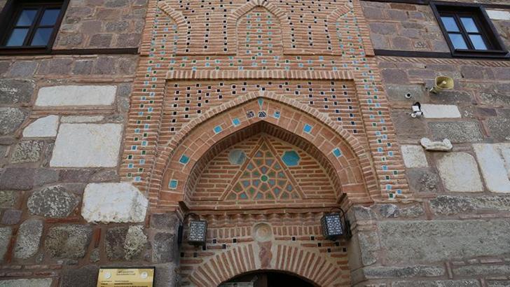 UNESCO listesindeki ahşap direkli camilere mekanik yöntemlerle koruma