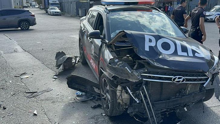 Ataşehir'de şüphelendiği motosikleti kovalayan polis başka bir araca çarptı: 2 yaralı