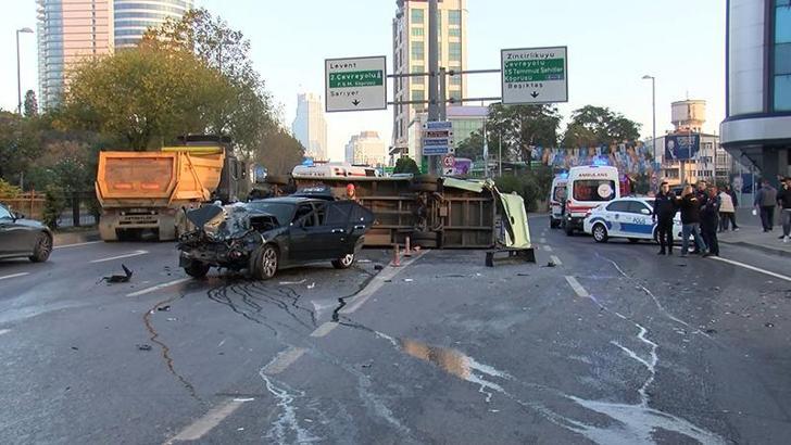 Beşiktaş'ta otomobil minibüse çarptı: 4 yaralı