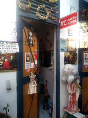 'Mis kokulu tuvalet' yerli ve yabancı turistlerin ilgisini çekiyor