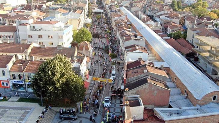 Edirne'de 1 ton ciğer dağıtıldı, vatandaşlar metrelerce kuyrukta bekledi