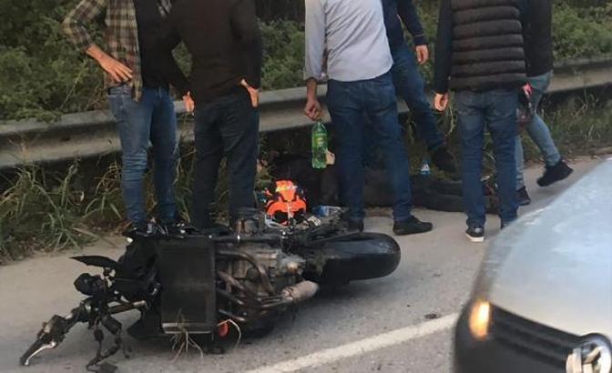 Otomobille çarpışan motosikletin sürücüsü yaralandı