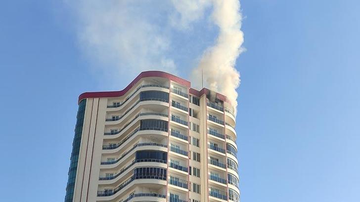 Mersin'de 18 katlı binanın son katında saunadan çıkan yangın söndürüldü