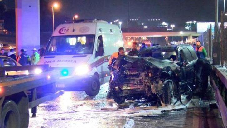 Merter D-100'de, makas atan cip bariyerlere çarpıp alev aldı: 1 ölü, 3 ağır yaralı