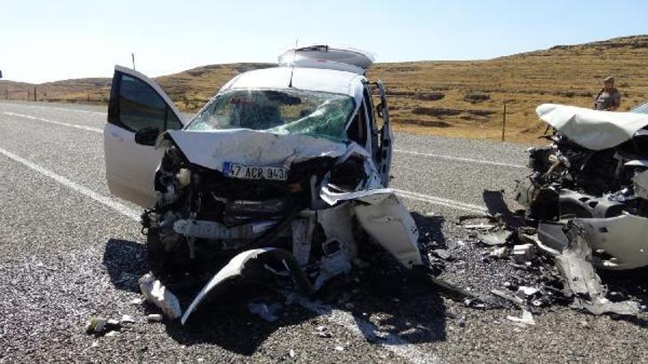 Batman'da, 2 otomobil kafa kafaya çarpıştı; 8 yaralı