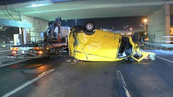 Güngören D-100 Karayolu'nda minibüs takla attı: 1 ölü 4 yaralı