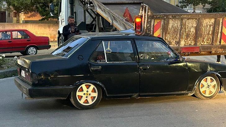 Kamyona arkadan çarpan otomobil sürücüsü ağır yaralandı