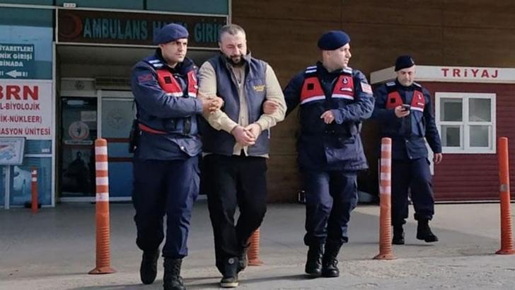 Babası ve ablasını darbeden şizofreni hastası sağlıkçılara da saldırdı; tutuklandı