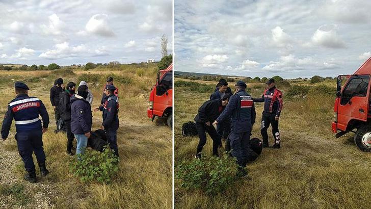Kamyonette saman balyalarının arasında 27 kaçak göçmen yakalandı