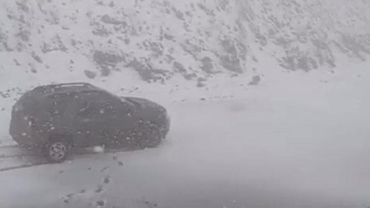 Bingöl'ün yüksek kesimlerinde kar etkili oldu