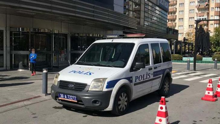 Temizlik görevlisi olarak çalıştığı AVM'deki mescitte ölü bulundu