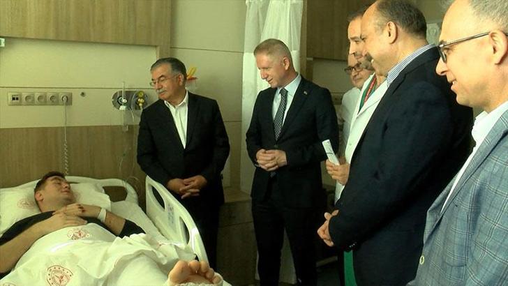 Vali Gül hafriyat kamyonu çarpması sonucu yaralanan polis ve bekçiyi ziyaret etti