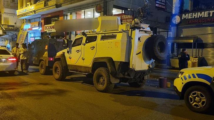 Diyarbakır'da fast food zinciri şubesine maytap atıldı