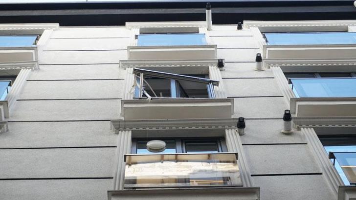 Dairede sıkışan gaz patladı: 3 yaralı