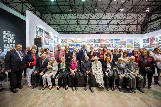 İzmir'de 'Cumhuriyet'in 100'ü İzmir' sergisi açıldı