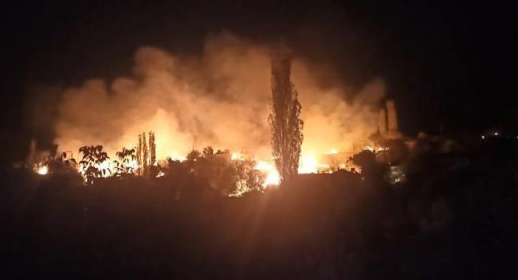 Kastamonu'da köyde yangın; 45 ev ve ahır alevlere teslim oldu (2)