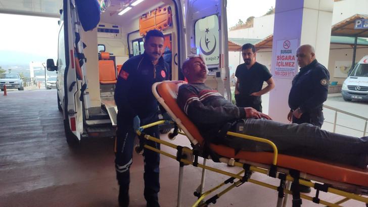 Kendisine bıçakla saldıran husumetlisine otomobil jantıyla vurdu; 2 yaralı