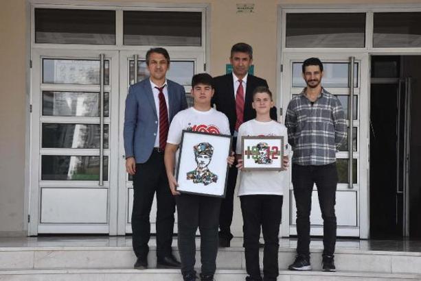 Eski elektrik ve elektronik malzemeler Atatürk portresi oldu