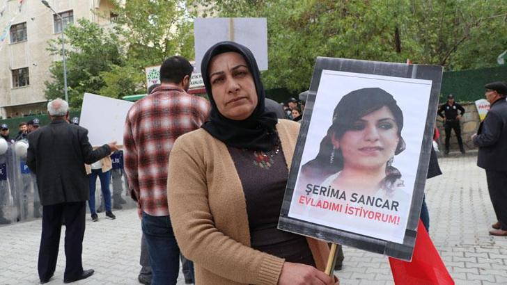 Van'da evlat eylemine katılan anne: Kızım 'Teslim ol', şu ana kadar 46 kişi ailesine kavuştu