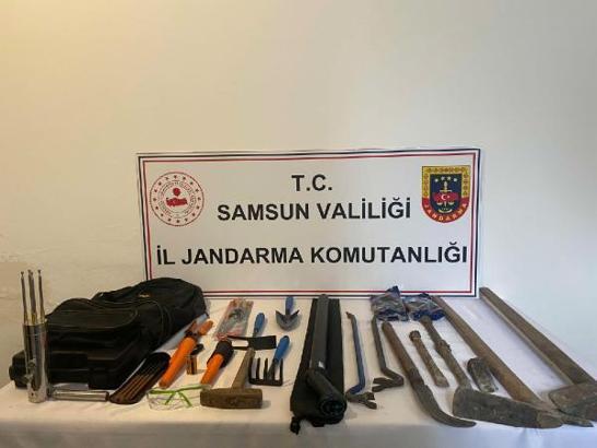 Kaçak kazı yapan 3 kişi suçüstü yakalandı