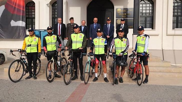 Türkiye Cumhuriyeti'nin 'doğum belgesi'ni, Ankara'ya ulaştırmak için yola çıktılar