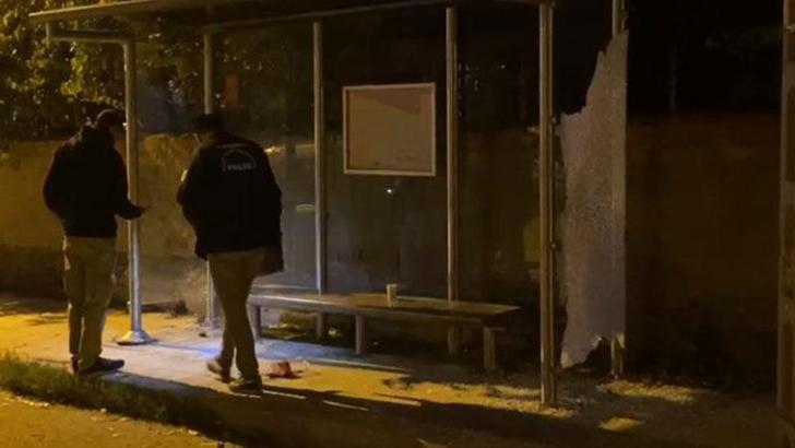 Otobüs durağında tartıştığı arkadaşlarına pompalı ile ateş açtı: 3 yaralı