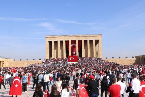 Anıtkabir'de 100'üncü yıl coşkusu