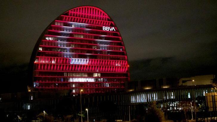 Madrid, Cumhuriyetin 100’üncü yılında kırmıza beyaza büründü