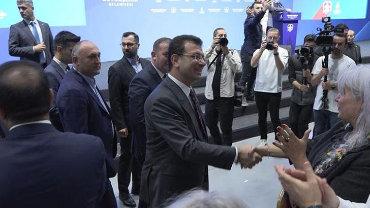 İmamoğlu muhtarlara seslendi: Muhtarlığı hak ettiği seviyeye taşıyacak kişiler bizler olacağız