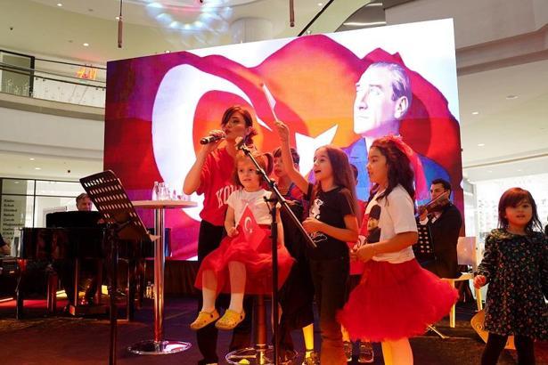 Cumhuriyetin 100’üncü yılı Akbatı’da coşkuyla kutlandı