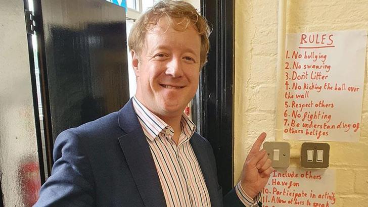 İngiliz Milletvekili Bristow, Gazze’de ateşkes çağrısı sonrası görevinden alındı