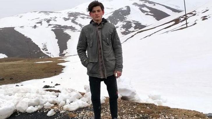 Babasına yardım ederken kesilen ağacın altında kalıp, öldü