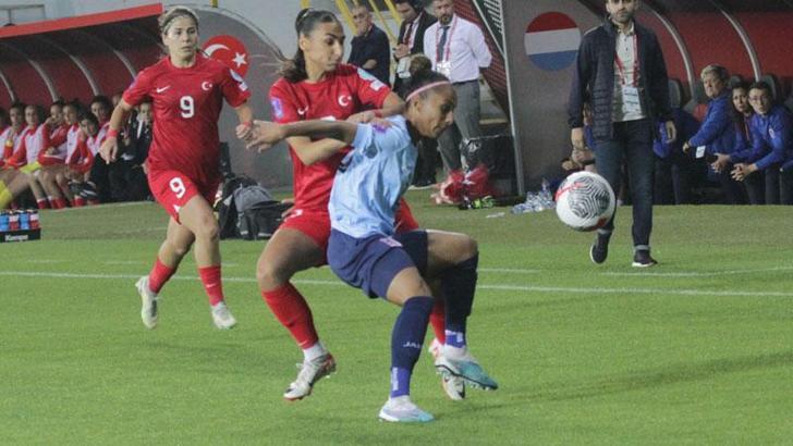 A Milli Kadın Futbol Takımı, UEFA Uluslar B Ligi'ne yükseldi