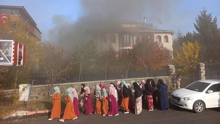 Kız Kur'an kursundaki yangında 6 öğrenci dumandan etkilendi